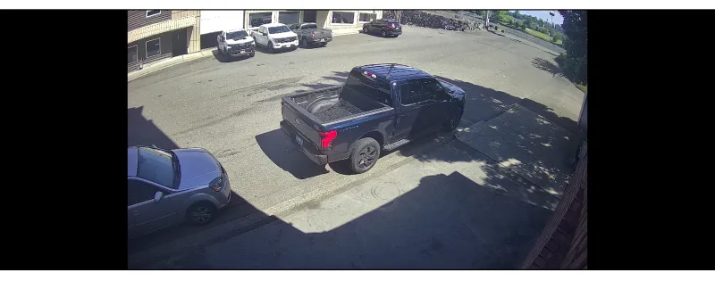 Static parking camera at Slow 3G tier — codec near-idle, identical to uncapped frame