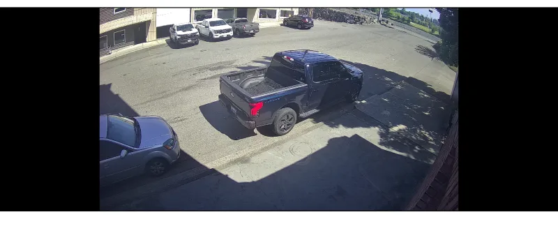 Static parking camera uncapped — same scene, ~140 kbps baseline